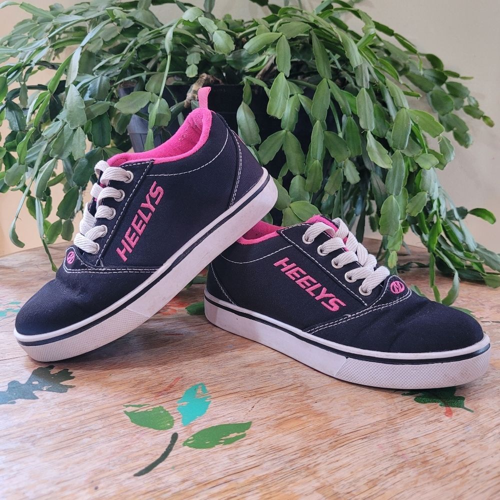 Heelys Pro 20 Size 3 Kids Black and Pink Shoes